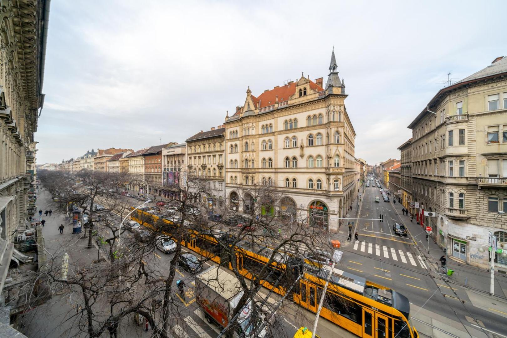 Апартаменты Downtown Delight - Erzsebet Blvd - 13 Ppl Будапешт Экстерьер фото